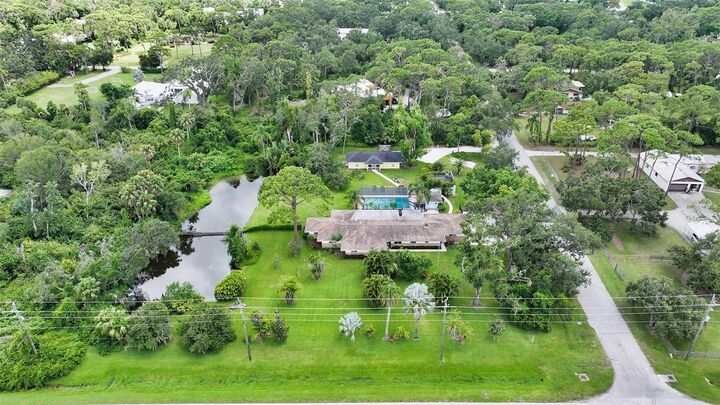 Property Photo:  3012 Desoto Road  FL 34234 