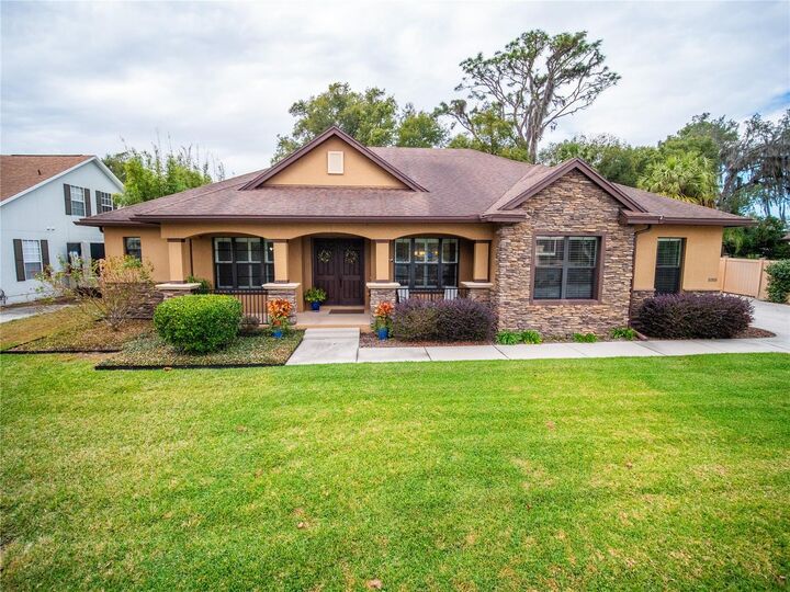 Property Photo:  1010 Marion Oaks Court  FL 32701 