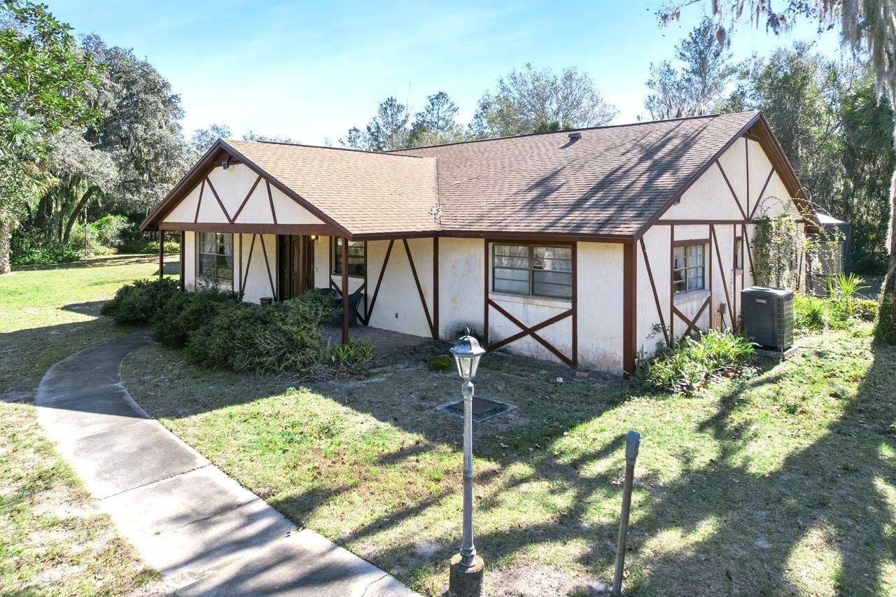 Property Photo: 301 Shady Woods Road FL 32732