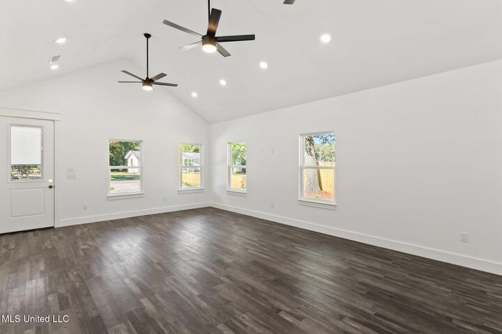 Property Photo:  632 Oakleigh Avenue  MS 39507 
