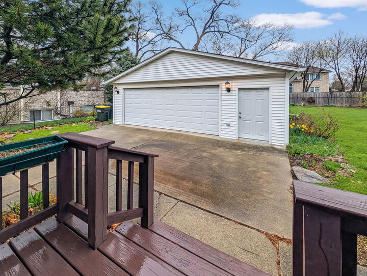 Property Photo: 9319 N Knight Avenue IL 60016