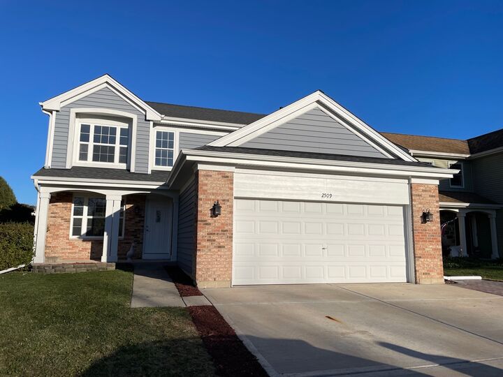 Property Photo:  2509 N Pennwood Court  IL 60073 