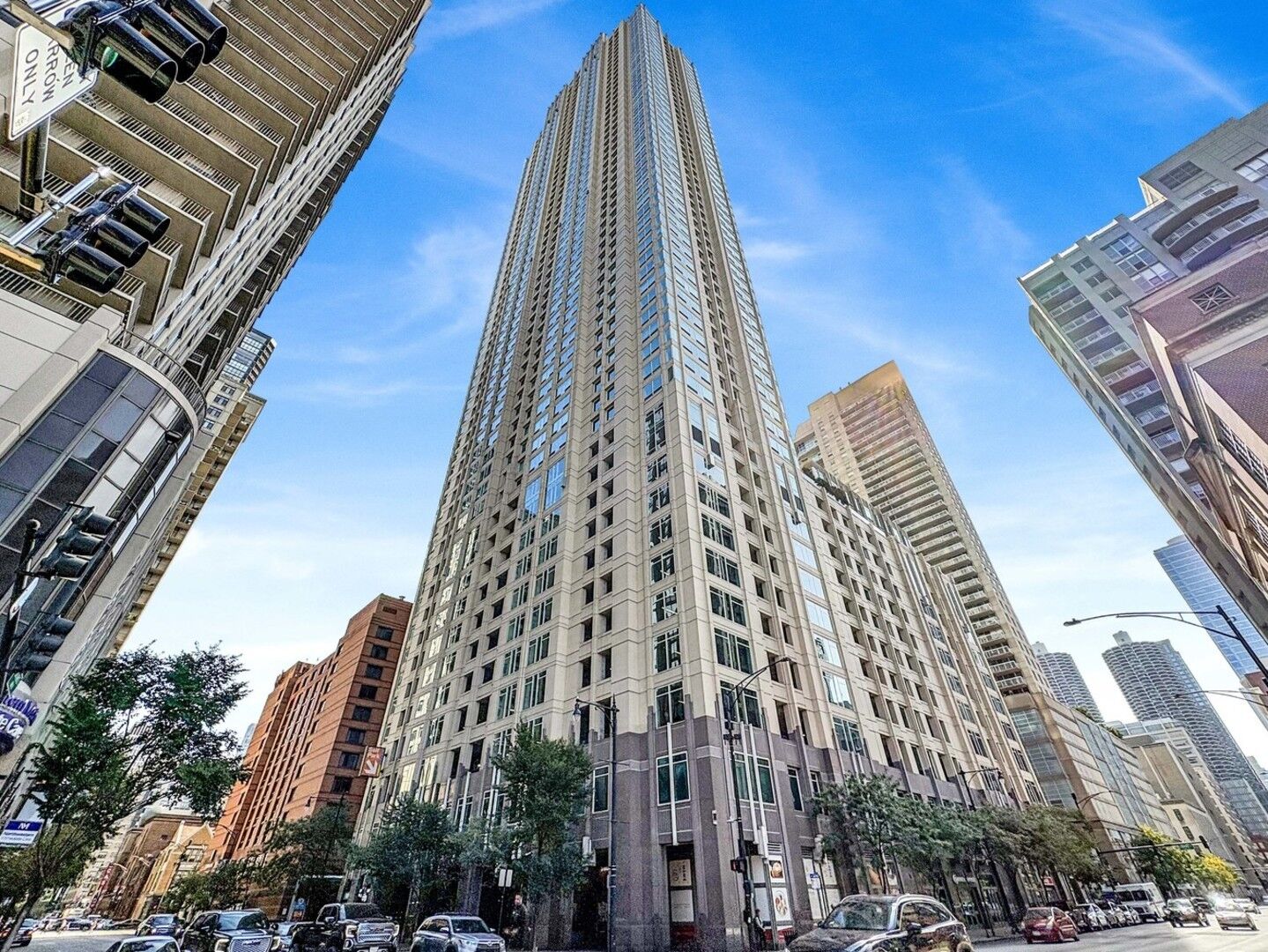 Property Photo:  33 W Ontario Street 21H  IL 60654 