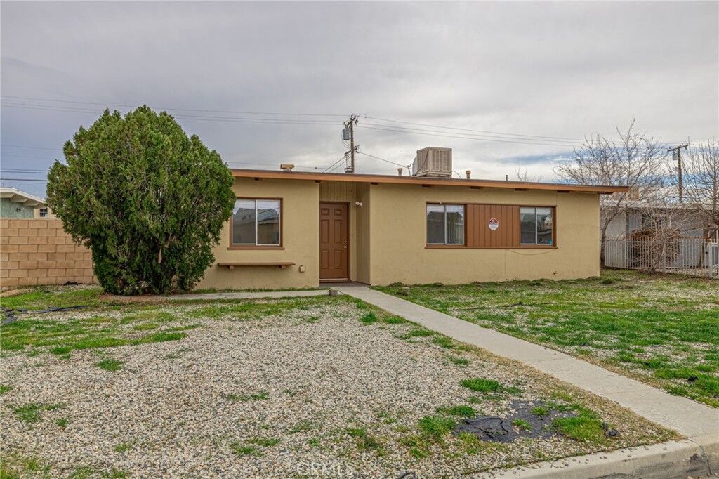 Property Photo: 1238 W Avenue H15 CA 93534
