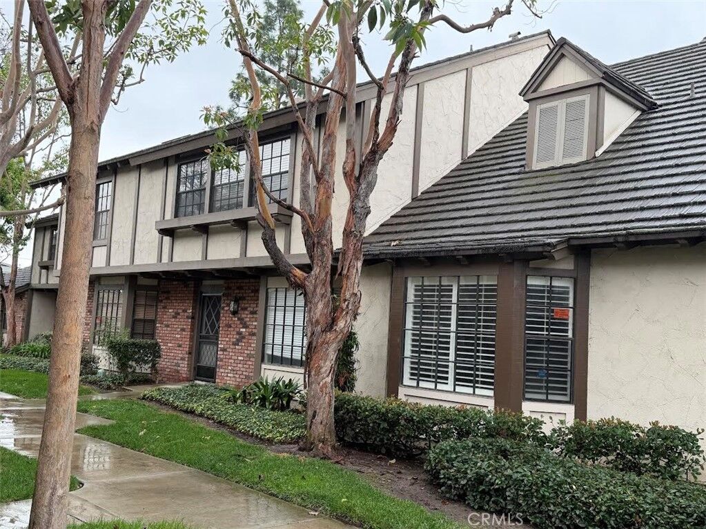 Property Photo: 219 Hampton Lane CA 90631