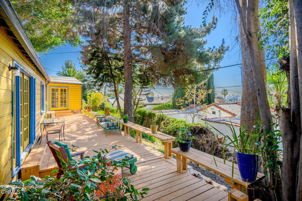 Property Photo:  3864 Clayton Avenue  CA 90027 