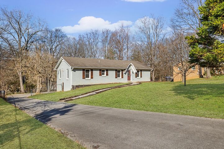 Property Photo:  405 Brierwood Dr  TN 38401 