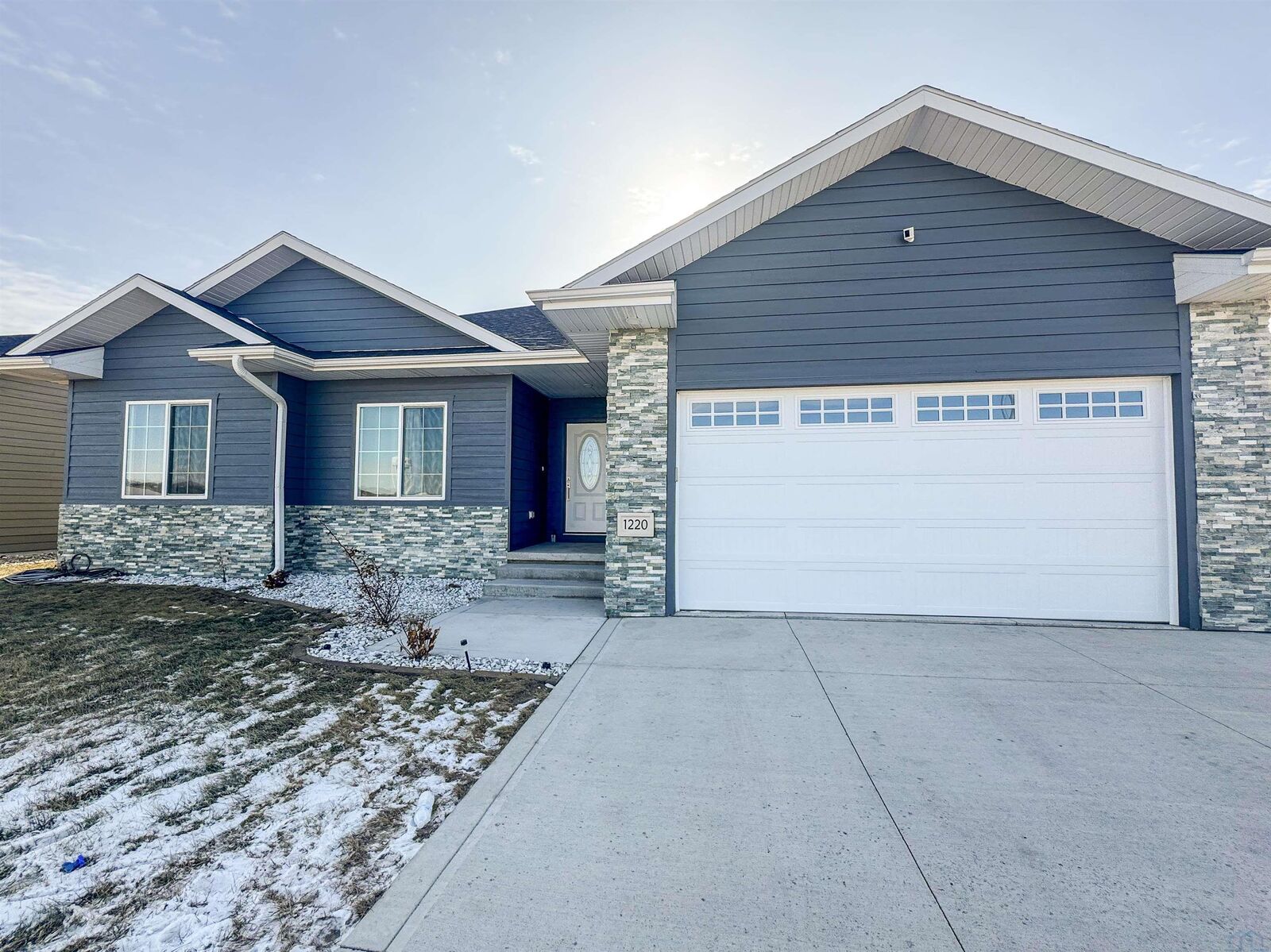 Property Photo: 1220 E 17th St NE 68776