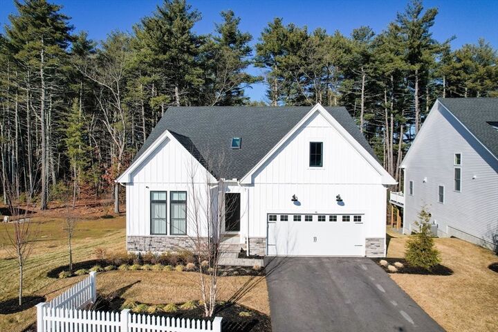 Property Photo:  16 Barnes Blvd 16  MA 01749 