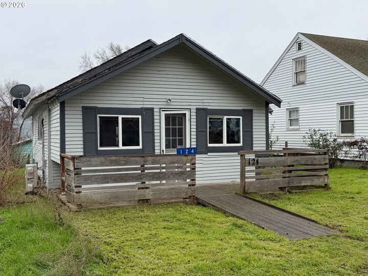 Property Photo:  124 Main St  WA 98673 
