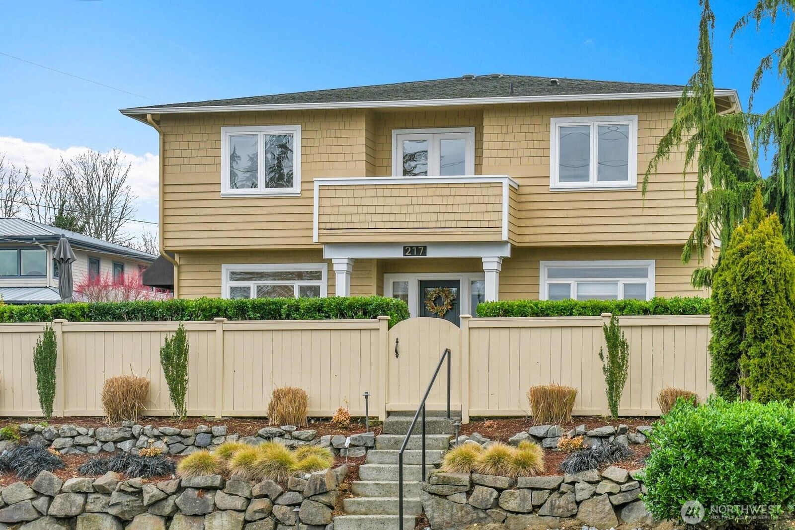Property Photo:  217  9th Avenue S  WA 98020 