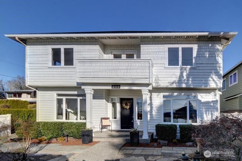 Property Photo:  217  9th Avenue S  WA 98020 