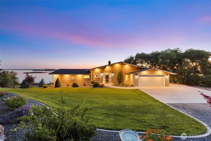 Property Photo:  576 NE Easy Street  WA 98837 