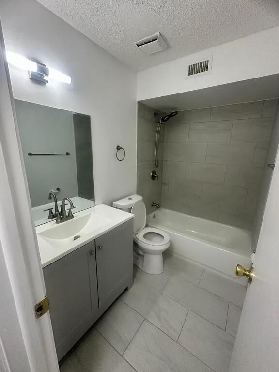 Property Photo:  8560 NE Pineverde Lane  FL 32244 