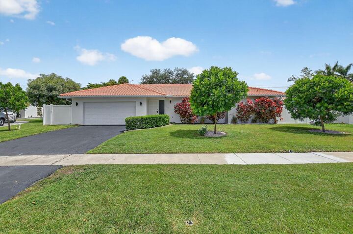 Property Photo:  20833 Sonrisa Way  FL 33433 