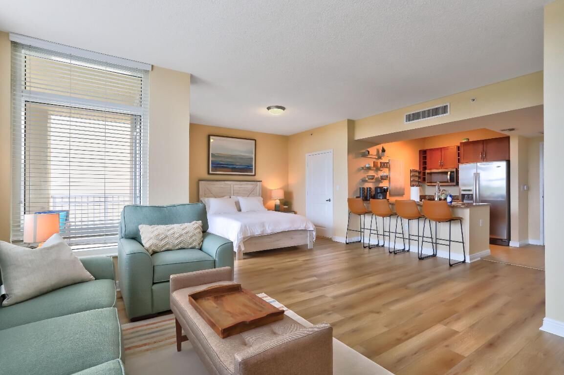 Property Photo: 400 N Federal Highway 308N FL 33435