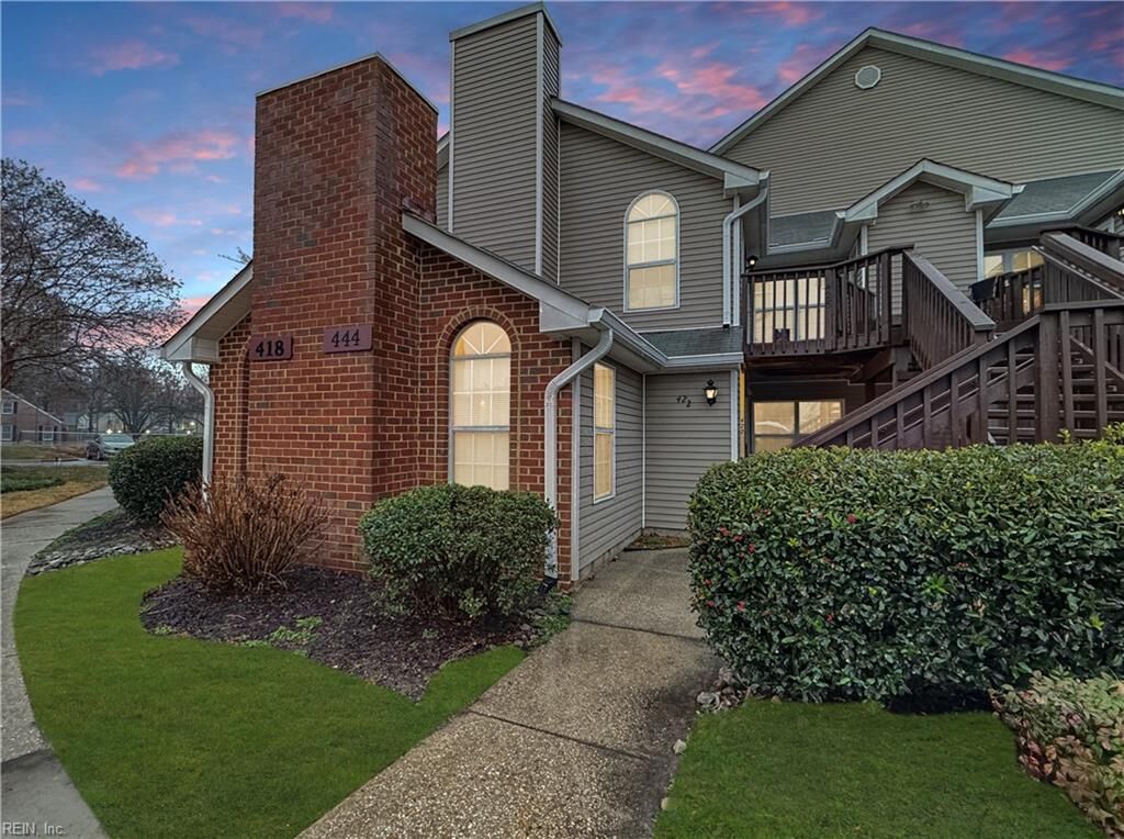 Property Photo:  422 Lees Mill Dr  VA 23608 