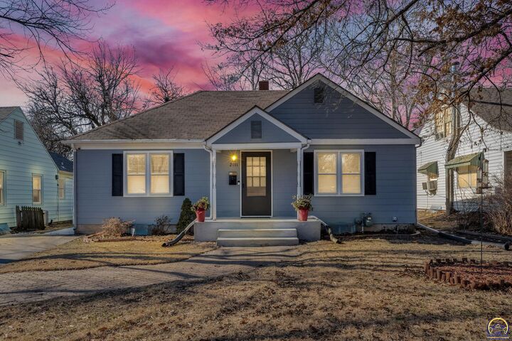 Property Photo:  2011 SW High Ave  KS 66604 