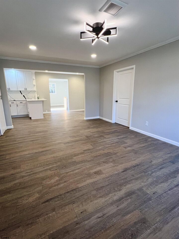 Property Photo: 10 Franklin Dr NJ 08244