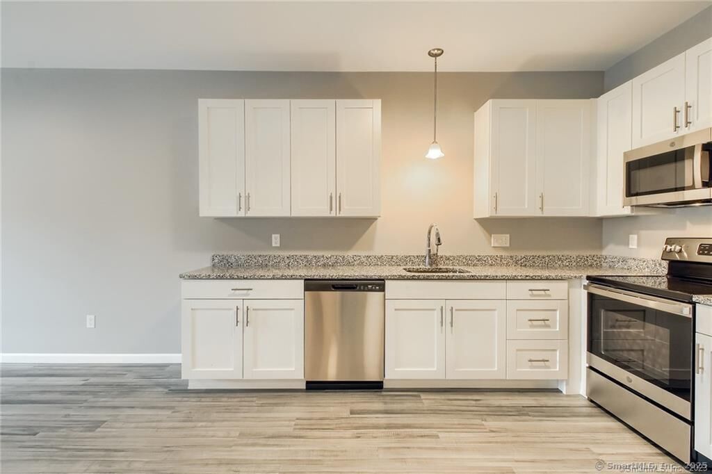 Property Photo:  9 Steele Boulevard 204  CT 06037 