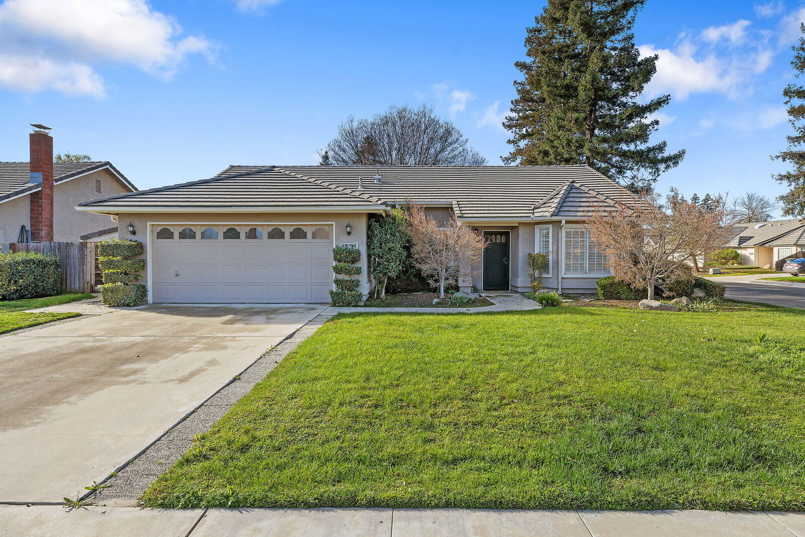Property Photo: 1831 S Cottonwood Street CA 93277
