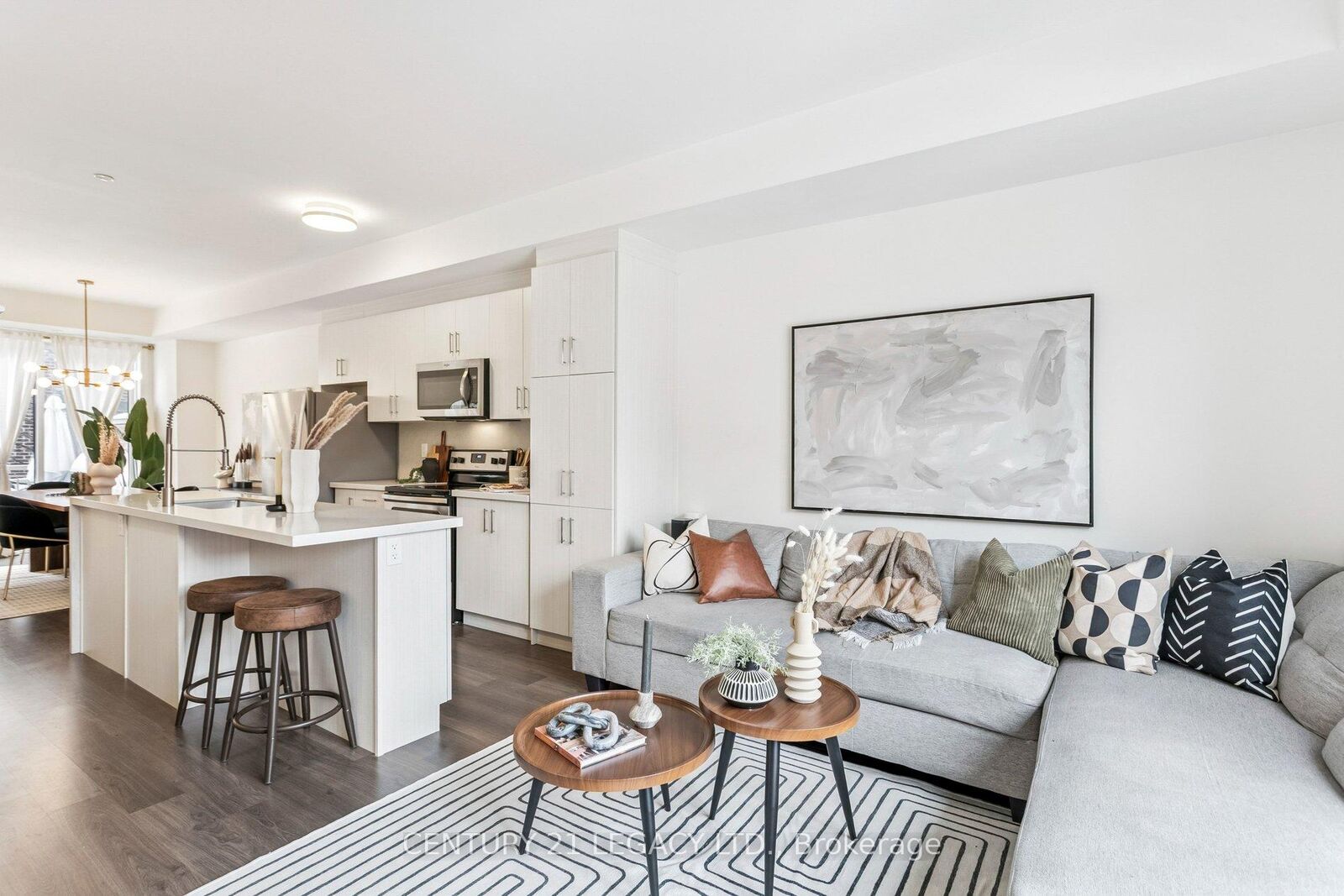 Photo de la propriété:  80 Eastwood Park Gardens 2  ON M8W 0B2 