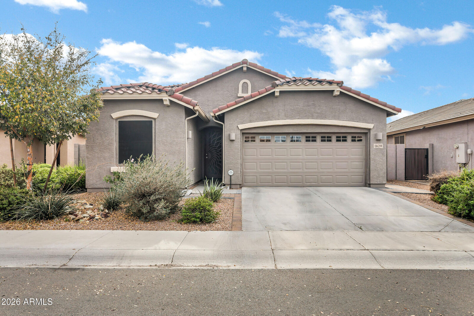 Property Photo: 1629 E Grove Street AZ 85040