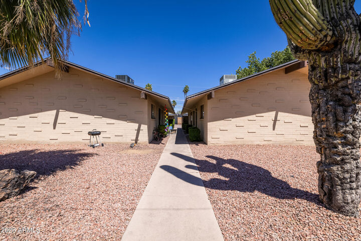 Property Photo: 6702 E Cheery Lynn Road AZ 85251