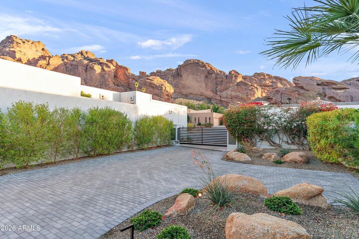 Property Photo:  5724 N Echo Canyon Drive  AZ 85018 