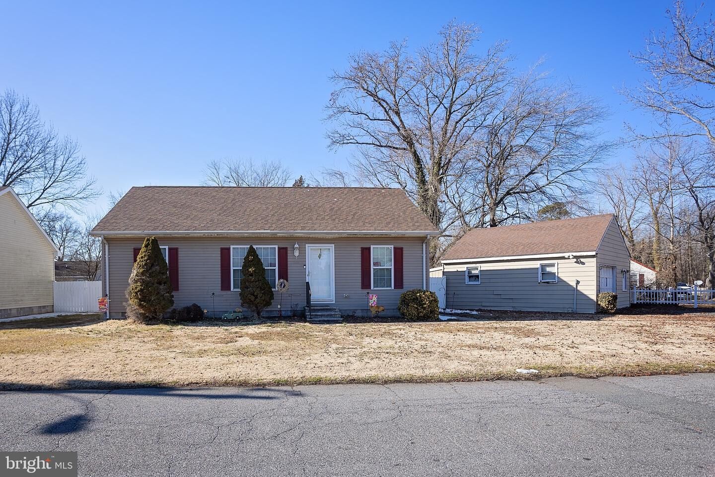 Property Photo:  1303 Colonial Avenue  MD 21613 