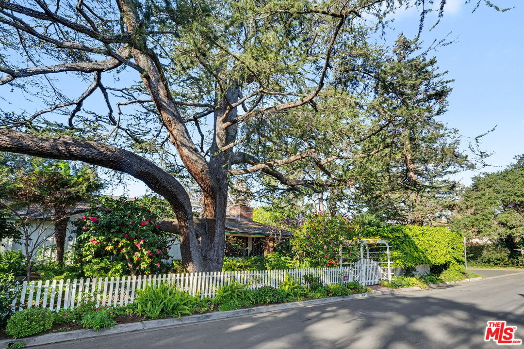 Property Photo: 13041 Evanston St CA 90049