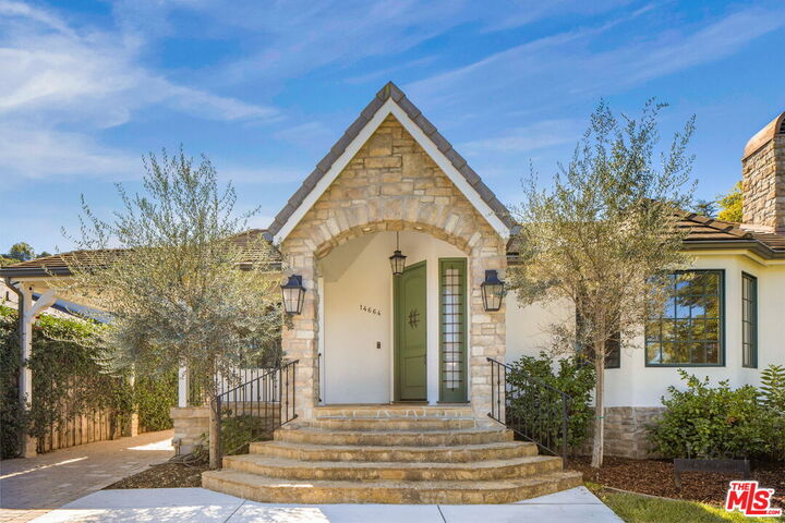 Property Photo:  14664 Valley Vista Blvd  CA 91403 