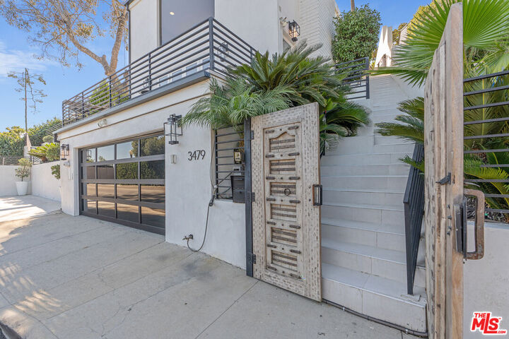 Property Photo:  3479 Wonder View Dr  CA 90068 