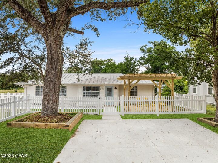 Property Photo: 1301 Foster Avenue A, B FL 32401