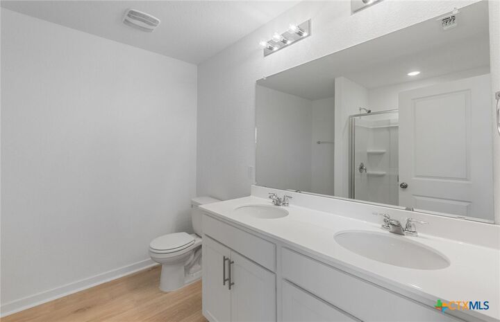 Property Photo: 140 Green Berets Bend TX 76537