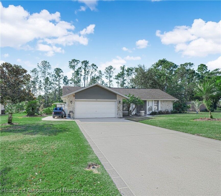Property Photo: 3206 Divot Road FL 33872