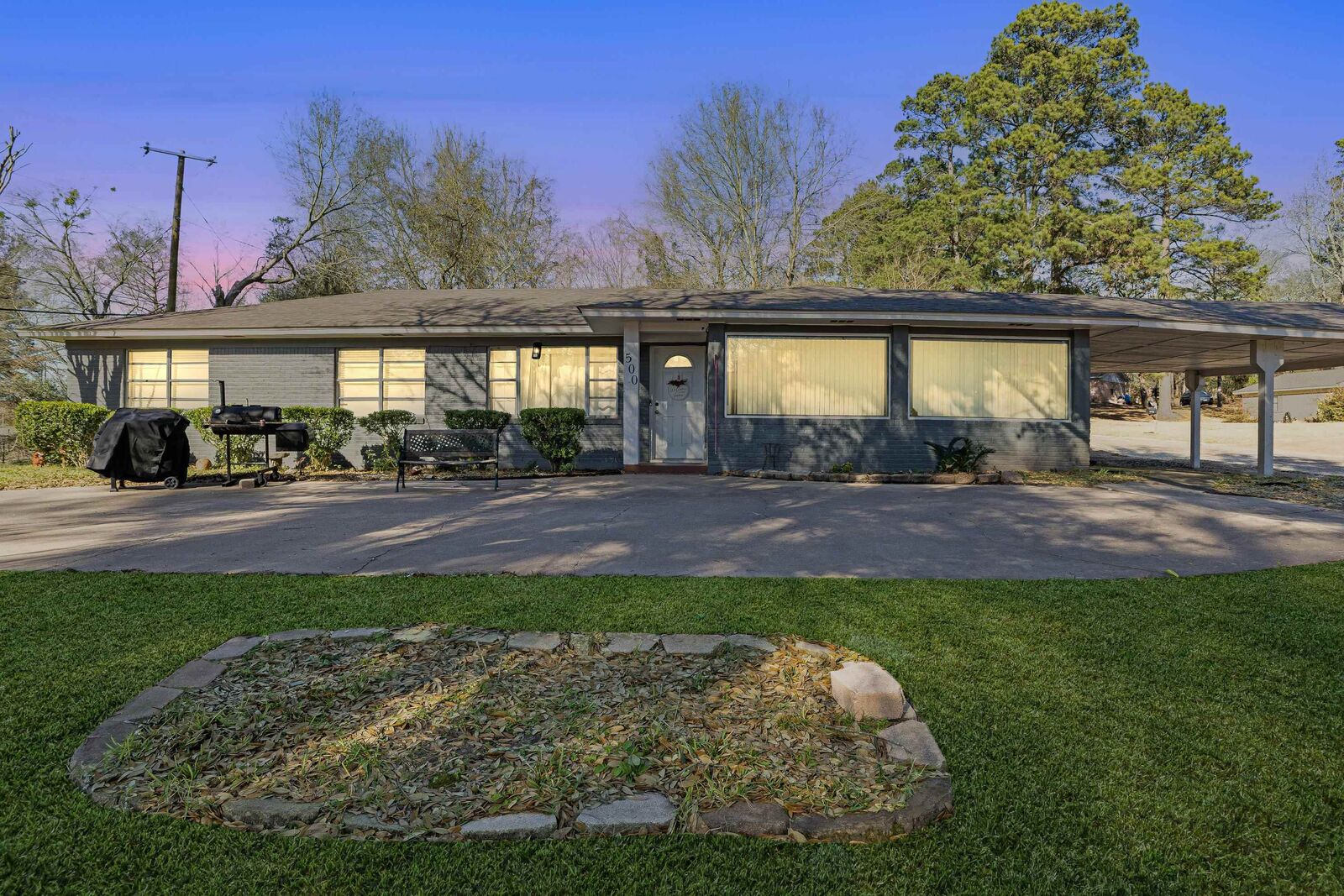 Property Photo:  500 Madelaine Dr  TX 75644 