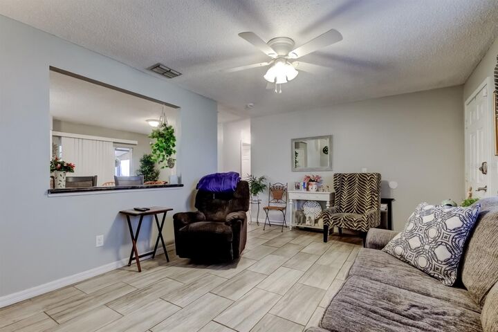 Property Photo: 39748 Meadowood Loop FL 33542