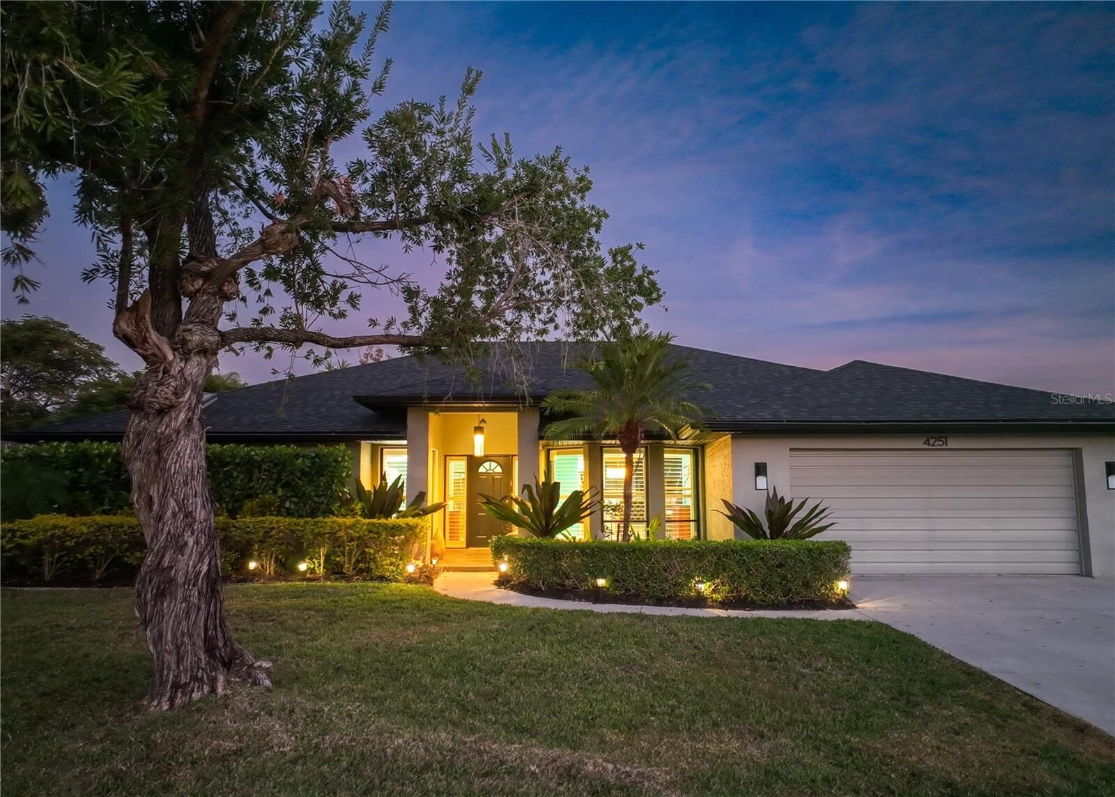 Property Photo:  4251 Pasadena Circle  FL 34233 