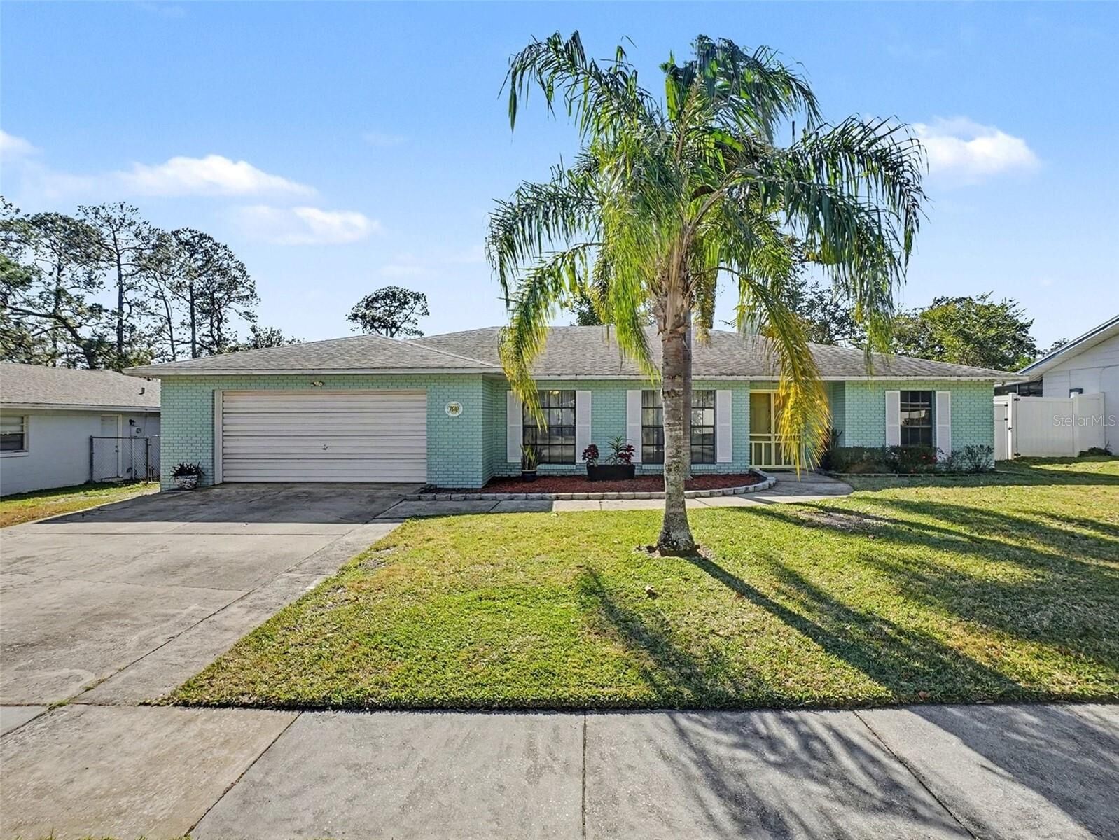 Property Photo:  7618 Waunatta Court  FL 32792 