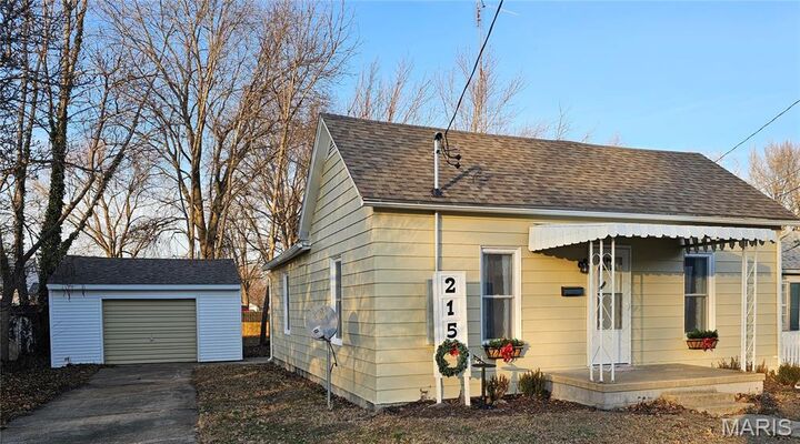 Property Photo:  215 W Palmer Street  IL 62056 