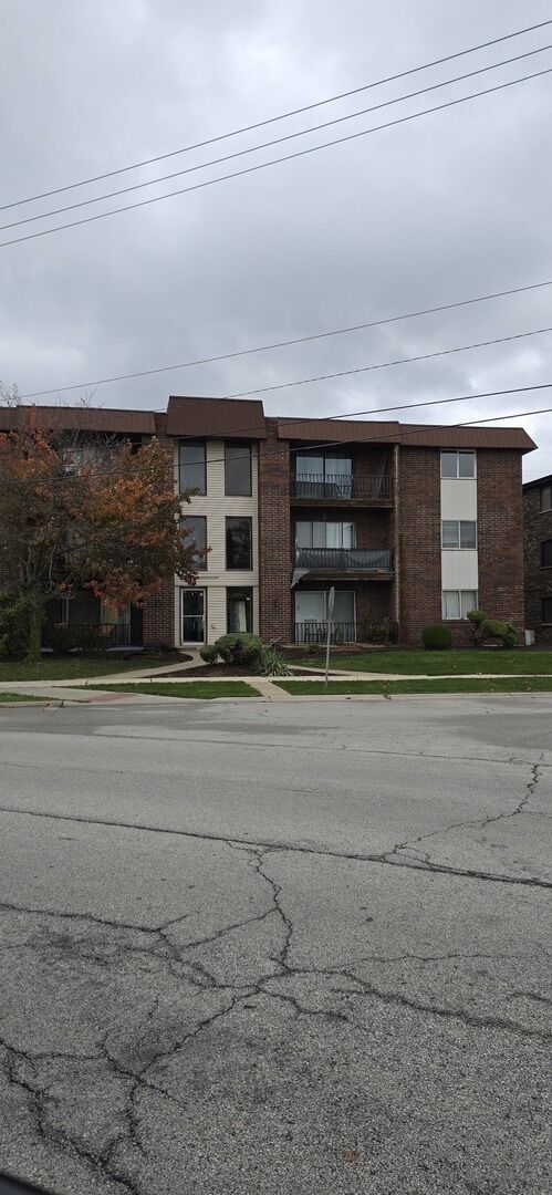 Property Photo:  17701 Park Boulevard 304  IL 60438 