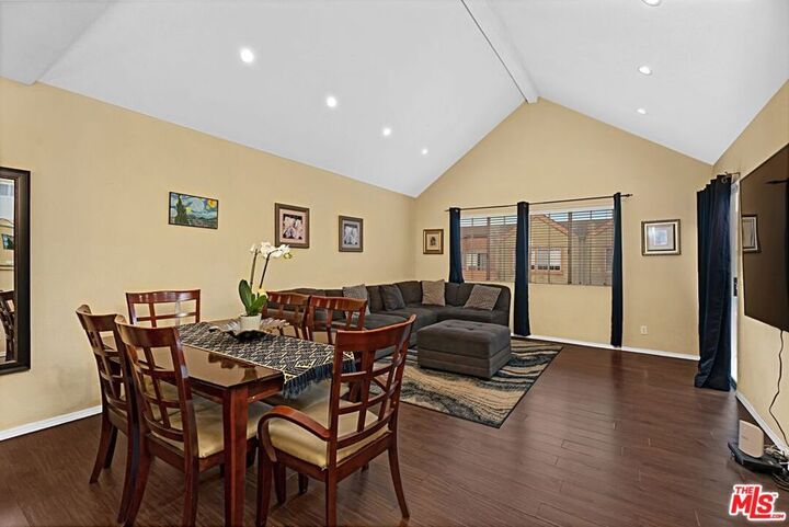 Property Photo: 2507 E 15th Street 305 CA 90804