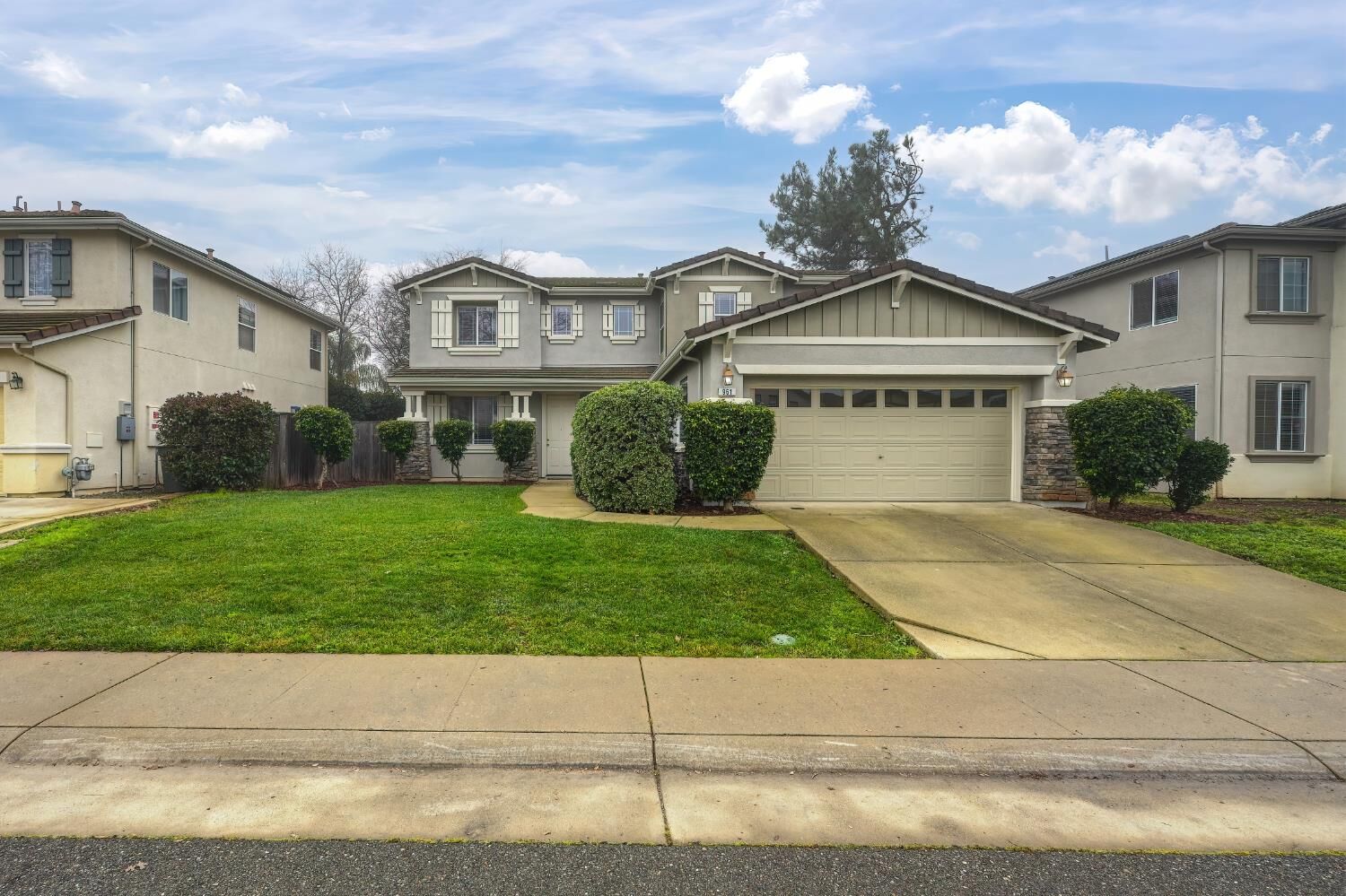 Property Photo:  961 Silverton Circle  CA 95648 