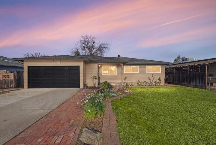 Property Photo:  221 W Pearl Avenue  CA 95207 