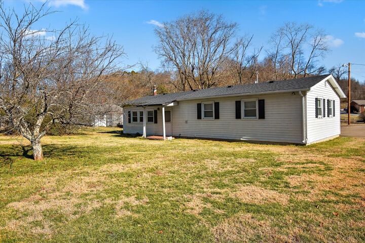 Property Photo: 1077 Slaters Creek Rd TN 37072