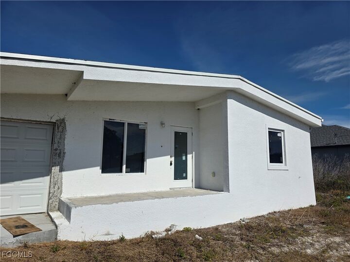 Property Photo:  3030 39th Street SW  FL 33976 