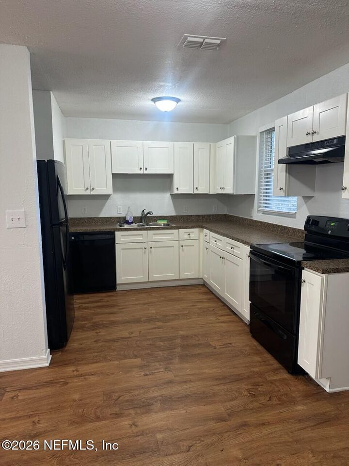 Property Photo: 1551 Mar Vic Lane FL 32218