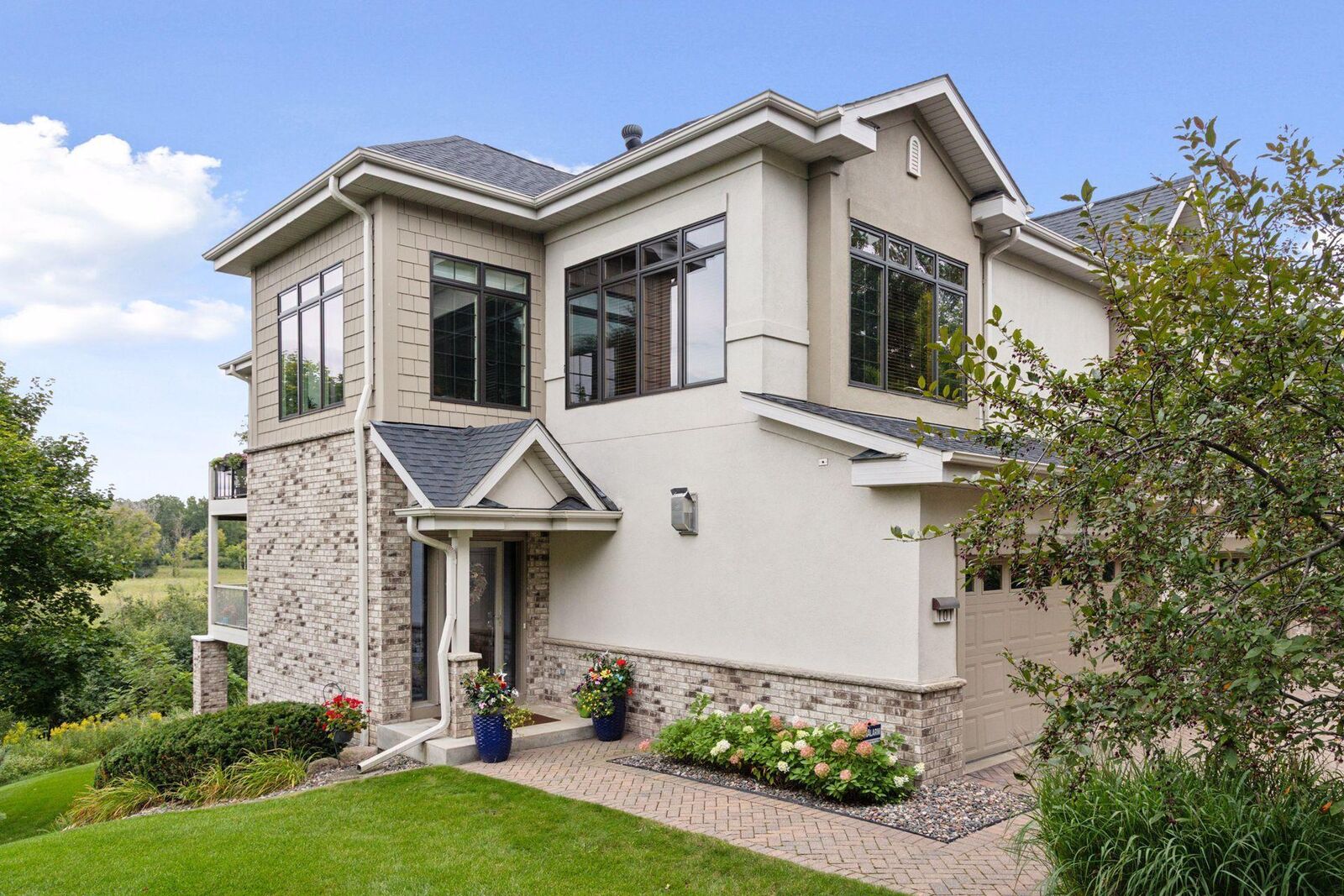 Property Photo: 101 Willoughby Way E MN 55305