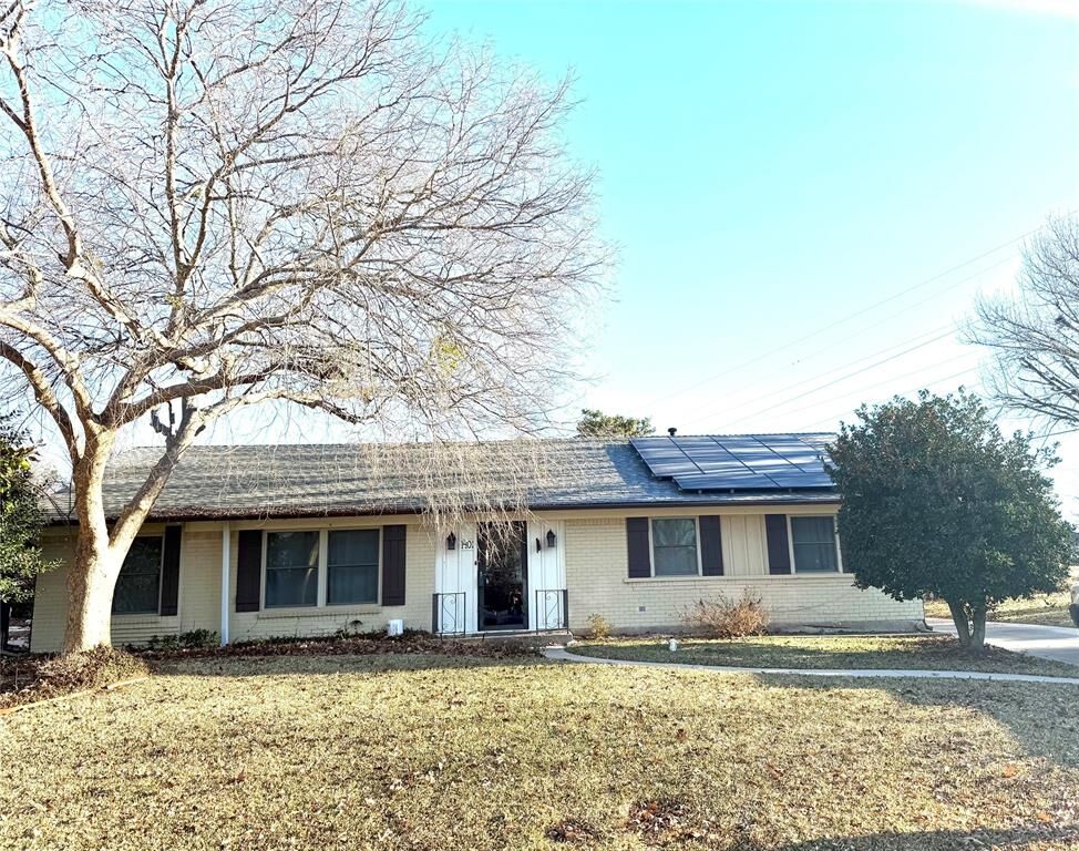 Property Photo:  1401 Greenbrier Drive  TX 75092 